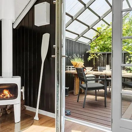2 Bedroom Gorgeous In Prázdninový dům Glesborg
