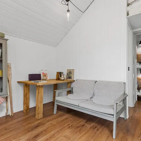 2 Bedroom Gorgeous In Glesborg