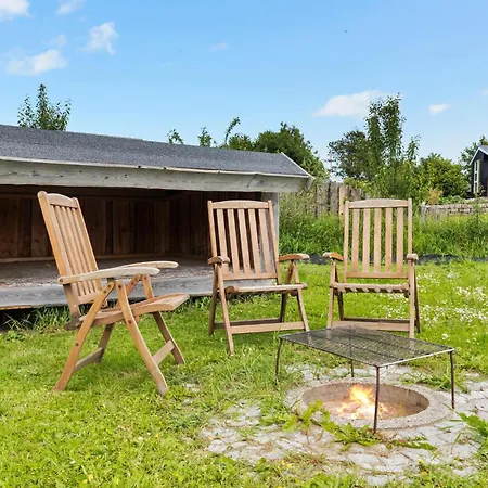 2 Bedroom Gorgeous In Prázdninový dům